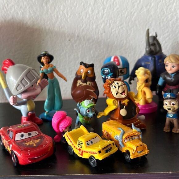 Set of 20 random Plastic Figurine toys Disney , Nickelodeon and more - Picture 2 of 5